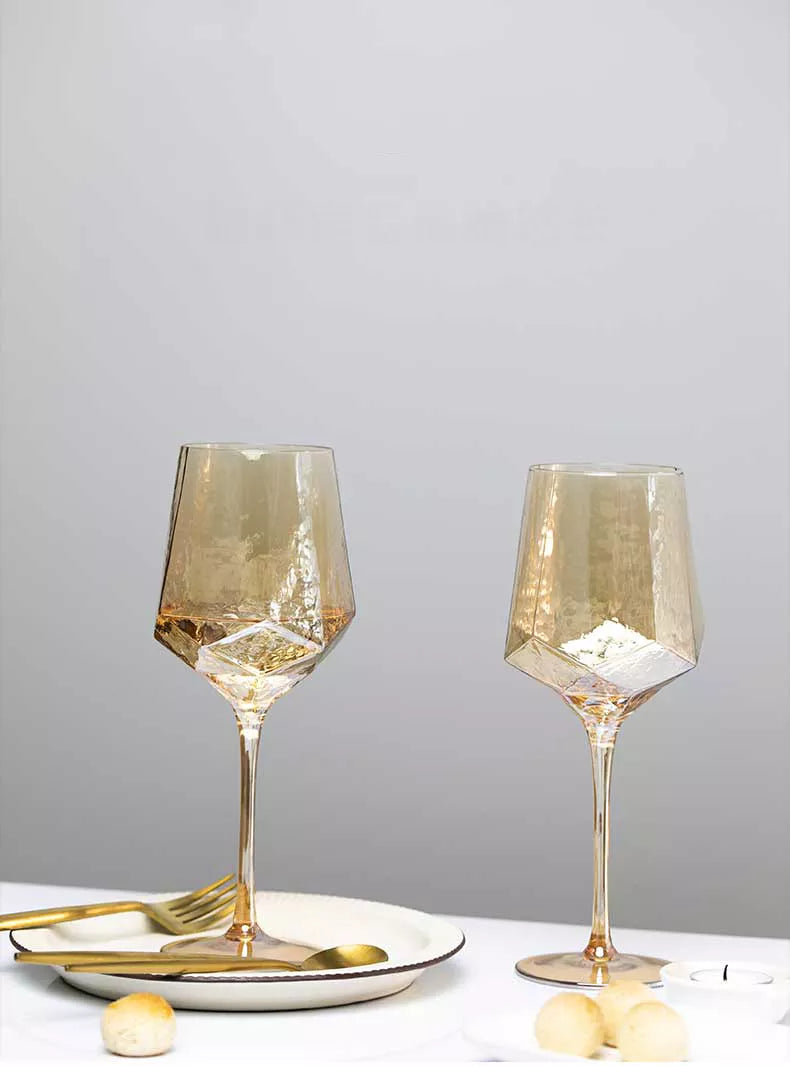 Luksuriøst Guld Ravfarvet Champagneglas – Nordisk Design | Blyfrit Krystalglas | Håndhamret Diamantmønster | Whisky & Vinglas