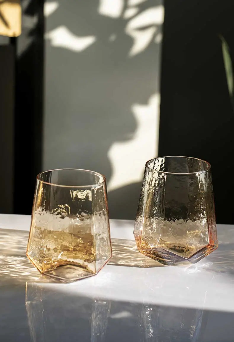 Luksuriøst Guld Ravfarvet Champagneglas – Nordisk Design | Blyfrit Krystalglas | Håndhamret Diamantmønster | Whisky & Vinglas