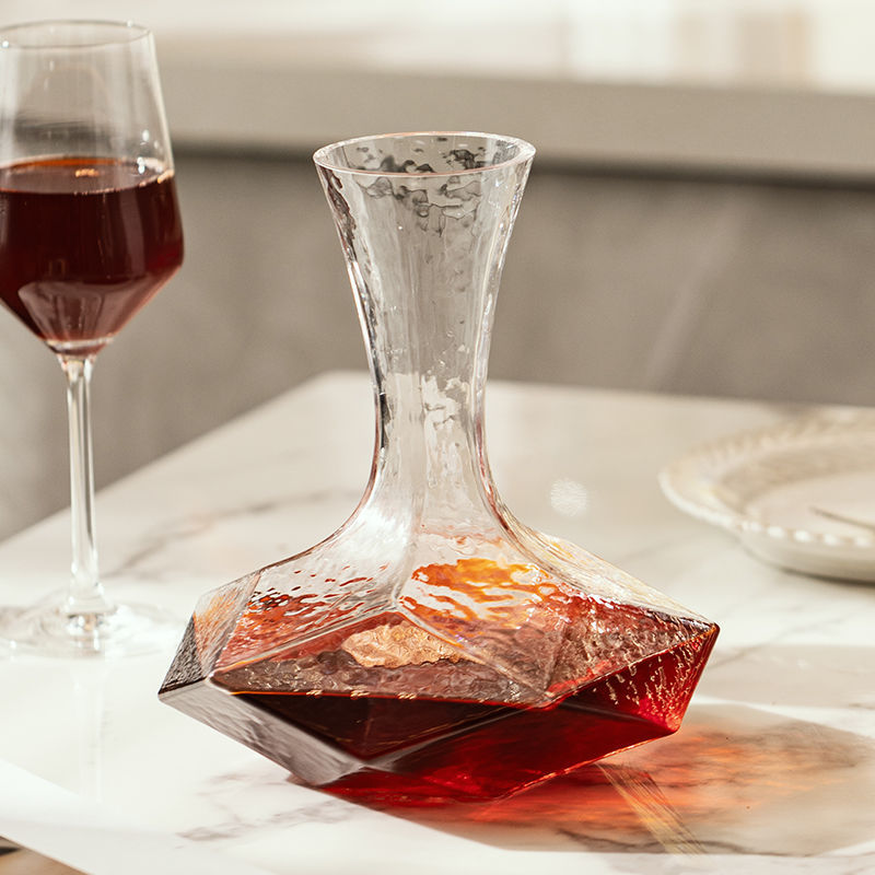 Diamond Decanter – Skulpturel Karafel til Vin