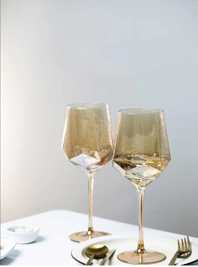 Luksuriøst Guld Ravfarvet Champagneglas – Nordisk Design | Blyfrit Krystalglas | Håndhamret Diamantmønster | Whisky & Vinglas